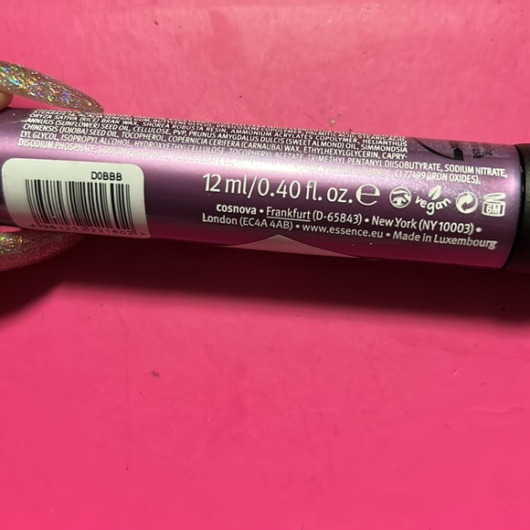 Brand new Essence ‘volume stylist 18 hrs lash extension mascara’ - Picture 4 of 4